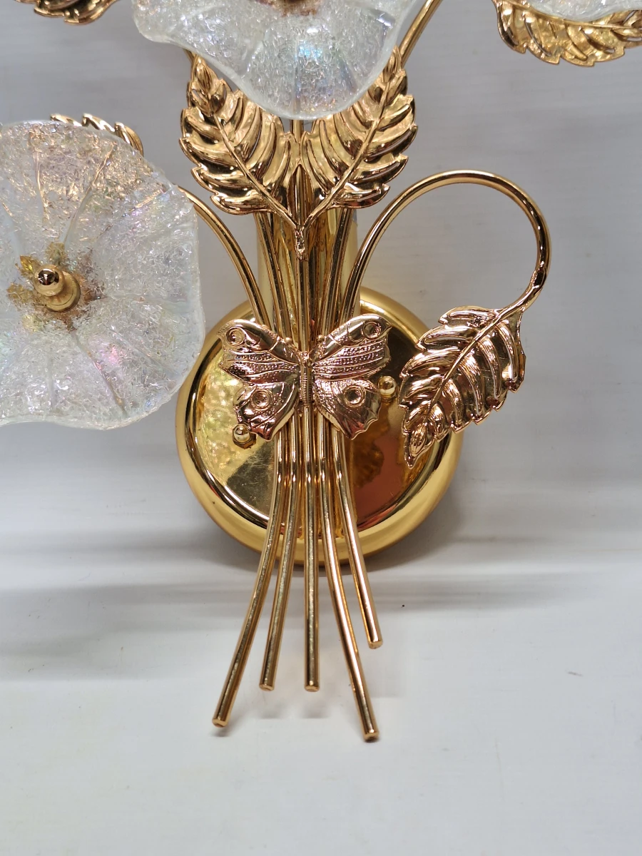 Vintage Italiaanse florale wandlamp jaren ’70/’80 – verguld met vier Murano-glazen bloemen - foto 4