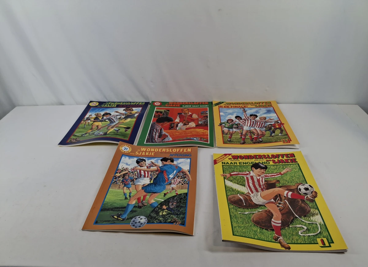Set van 10 vintage voetbalstripboeken: De Wondersloffen van Sjakie - foto 3