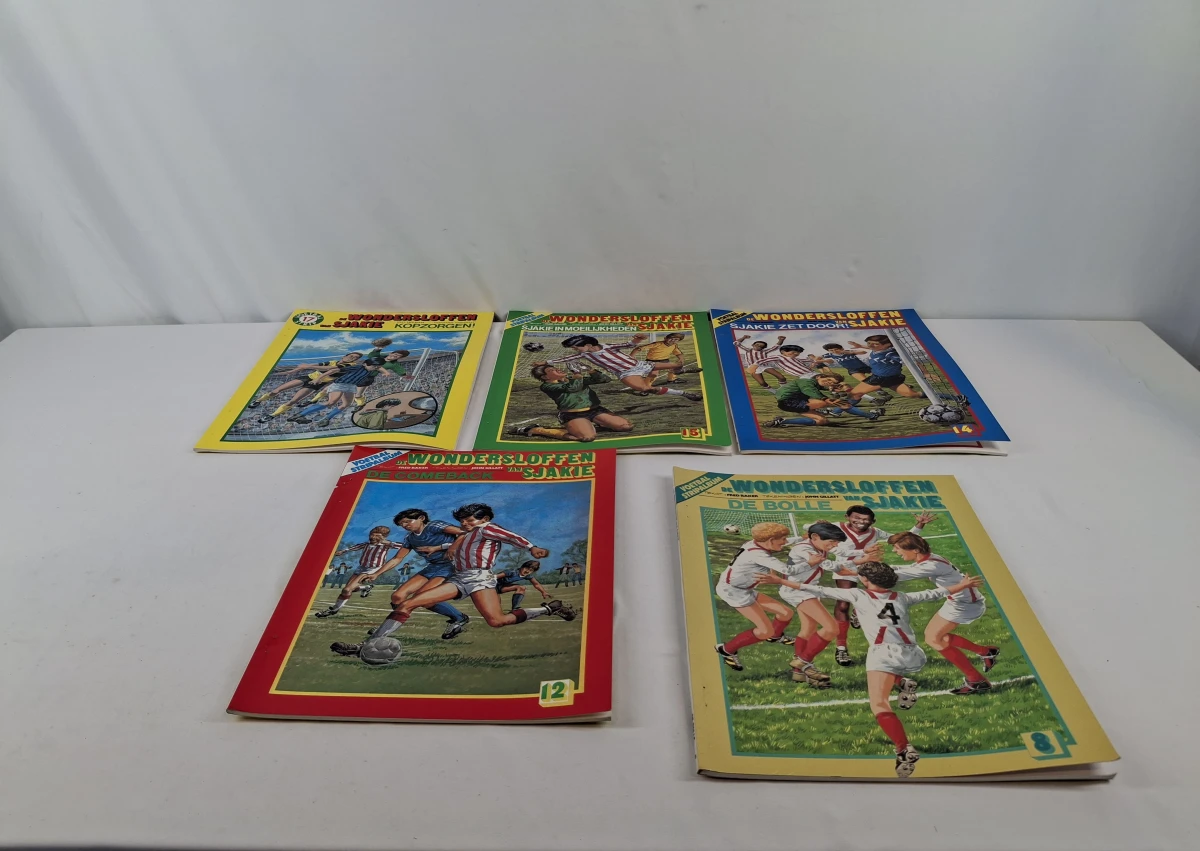 Set van 10 vintage voetbalstripboeken: De Wondersloffen van Sjakie - foto 5