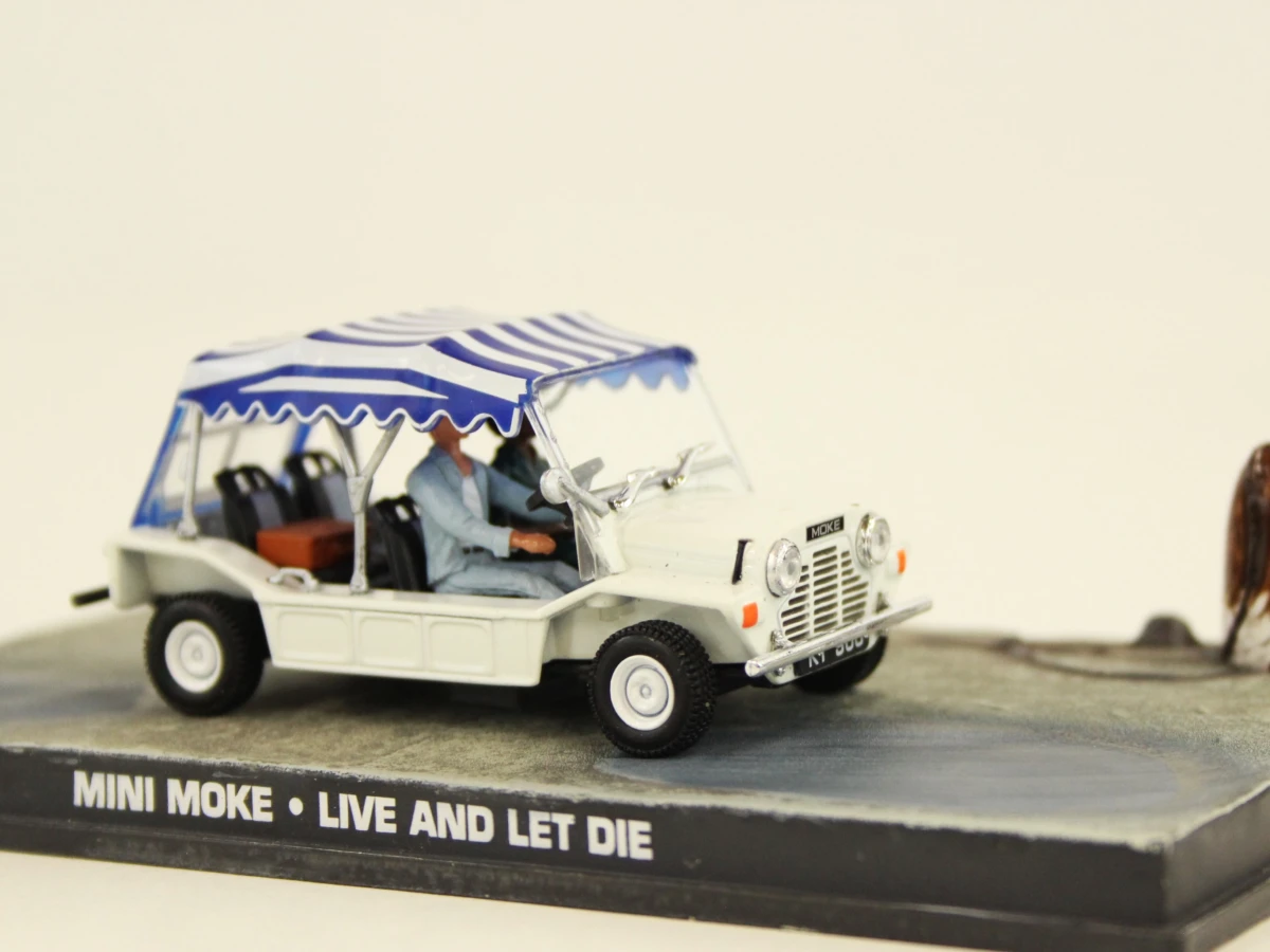 Set van 8 James Bond modelauto's in display - foto 4
