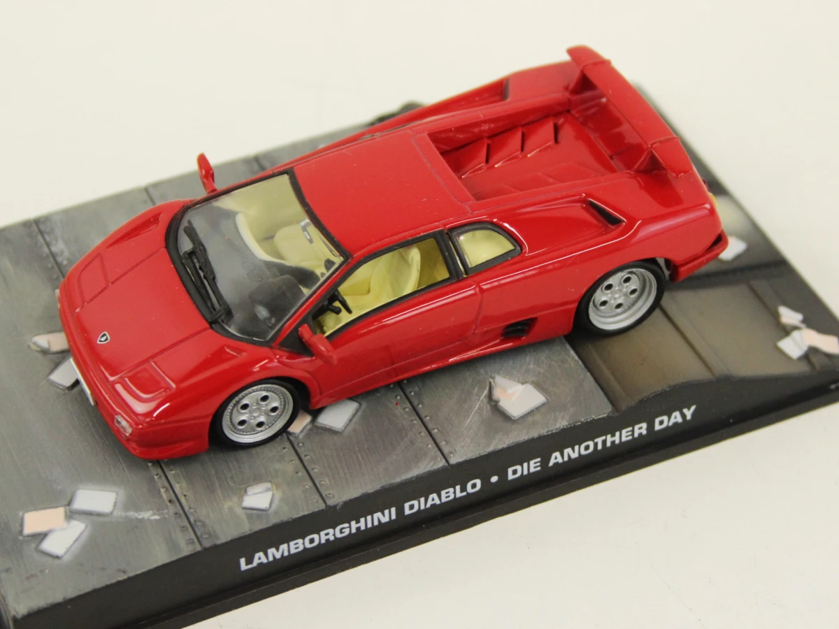 Set van 8 James Bond modelauto's in display - foto 9
