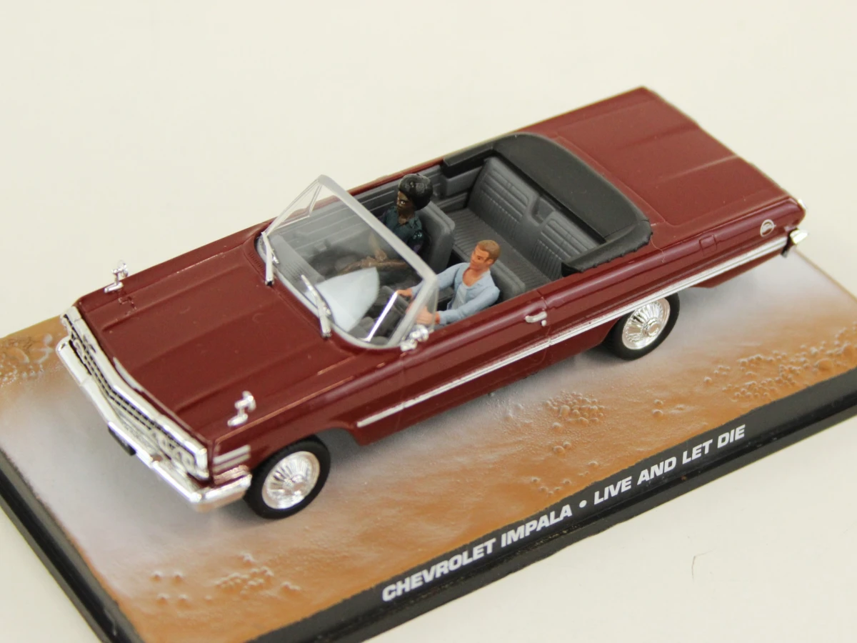 Set van 8 James Bond modelauto's in display - foto 10