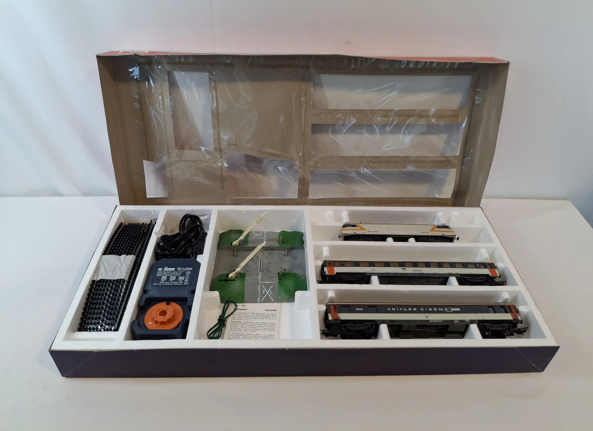 Drie Lima modeltrein sets met wagons, rails en elektrische bediening - foto 3