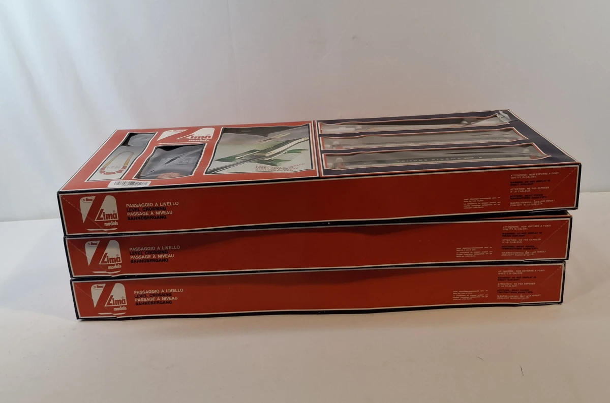 Drie Lima modeltrein sets met wagons, rails en elektrische bediening - foto 2