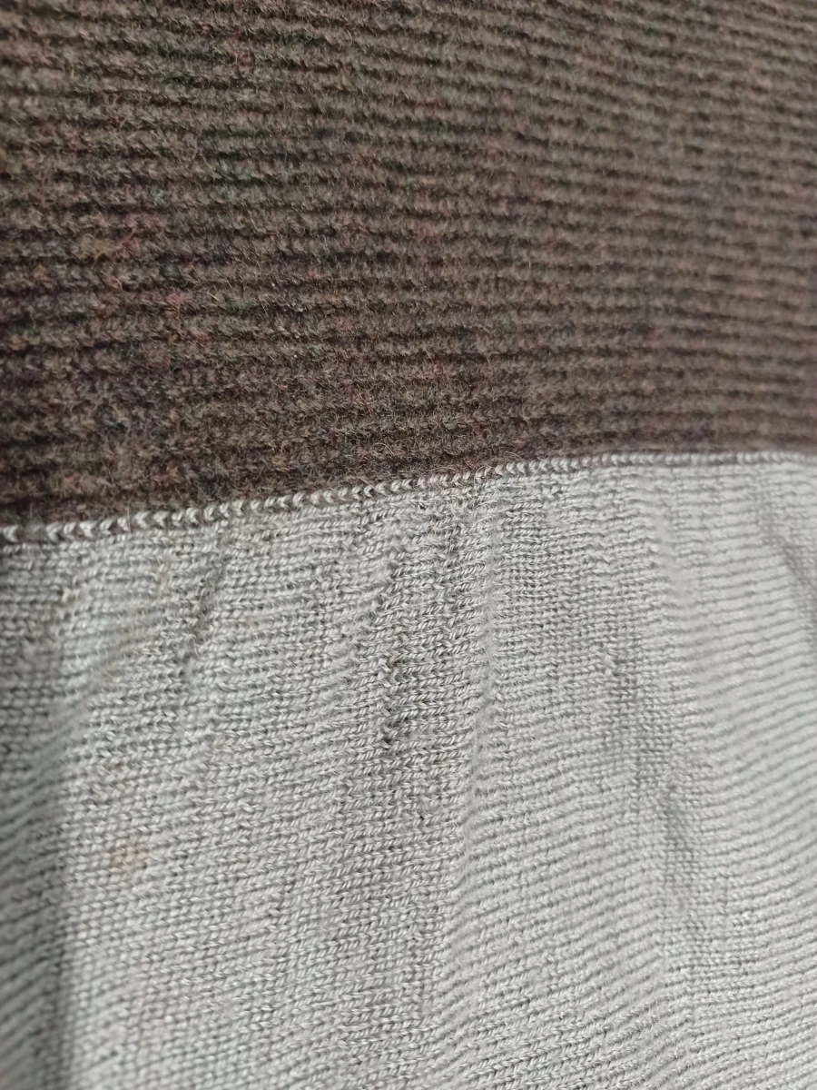 Exclusieve asymmetrische trui met diepe V-hals - Dries Van Noten - foto 5