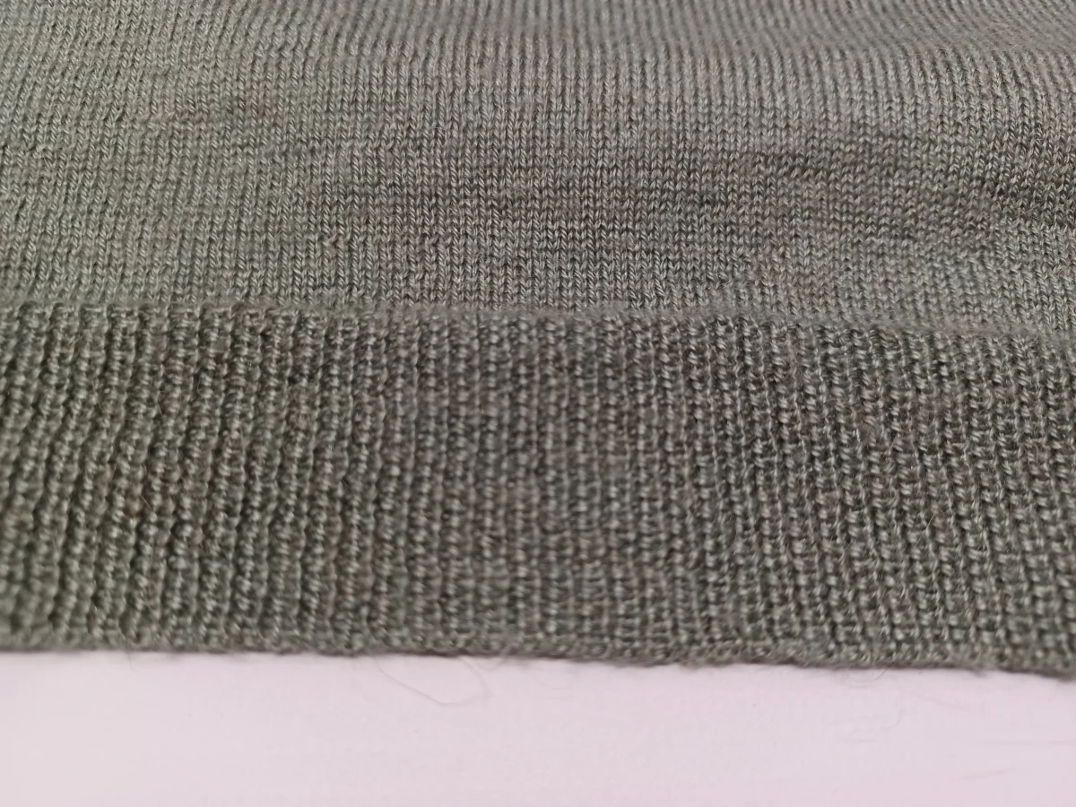 Exclusieve asymmetrische trui met diepe V-hals - Dries Van Noten - foto 7