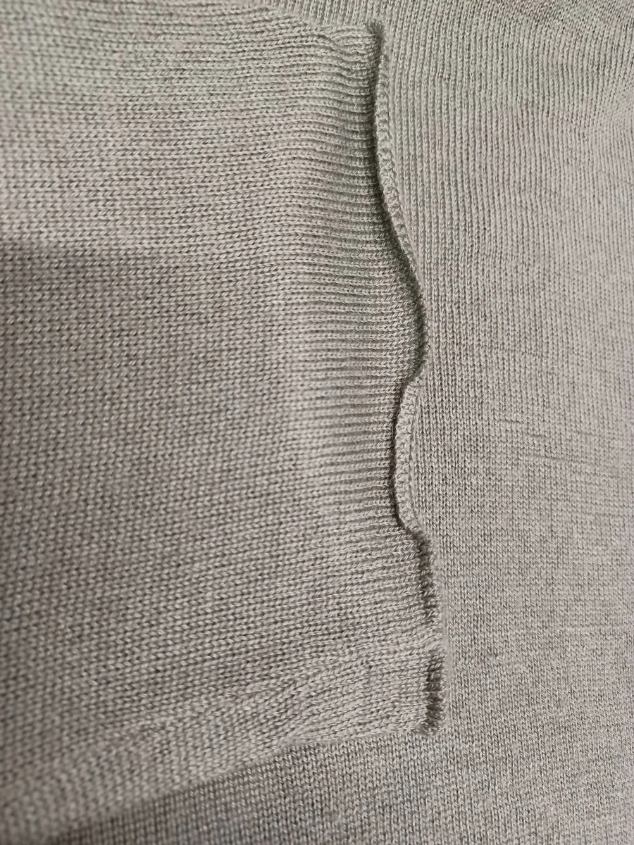 Exclusieve asymmetrische trui met diepe V-hals - Dries Van Noten - foto 6