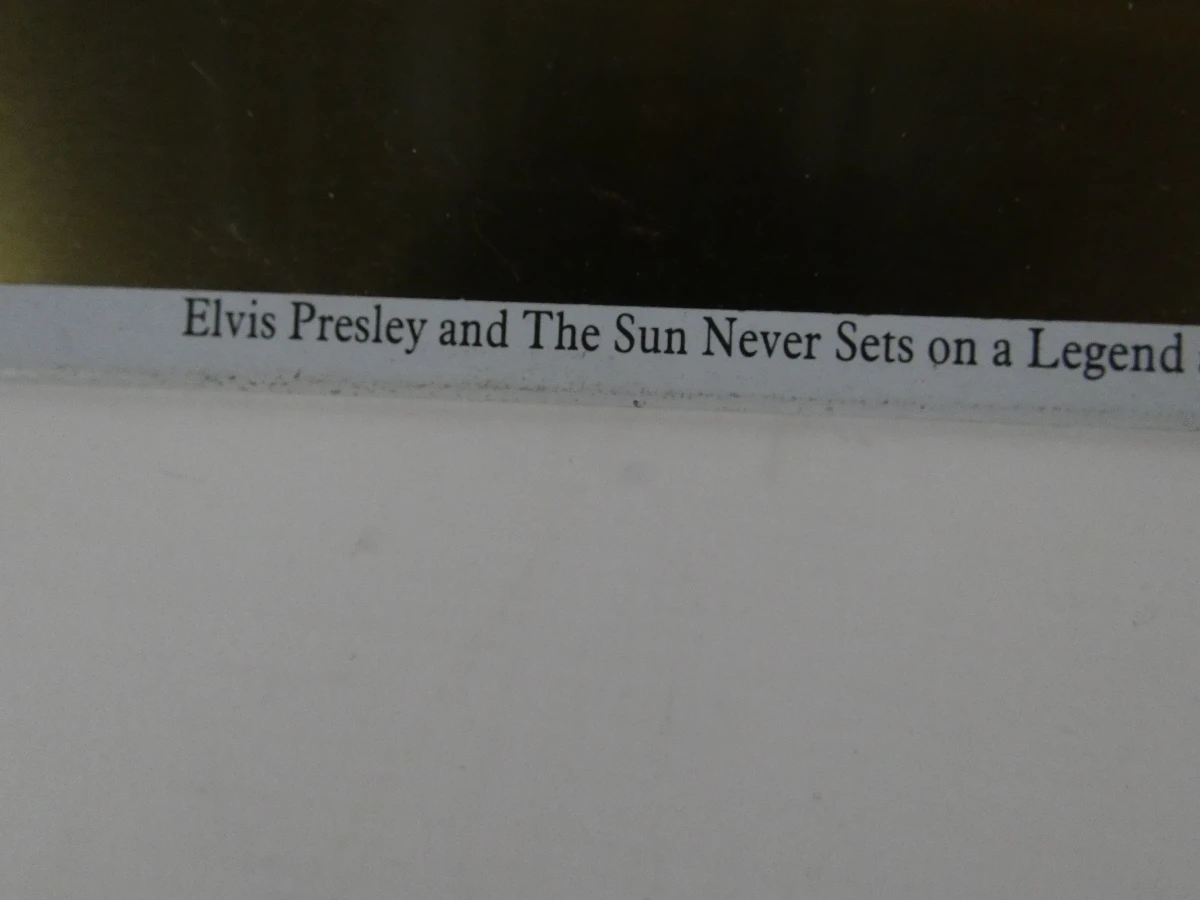 Elvis Presley verzamelset: platen, metalen borden en postzegel - foto 14