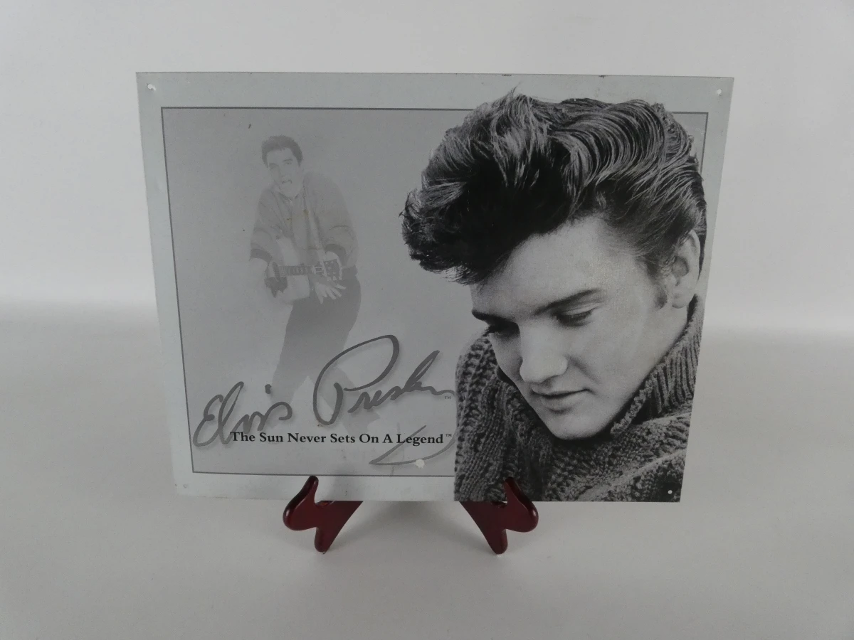 Elvis Presley verzamelset: platen, metalen borden en postzegel - foto 17