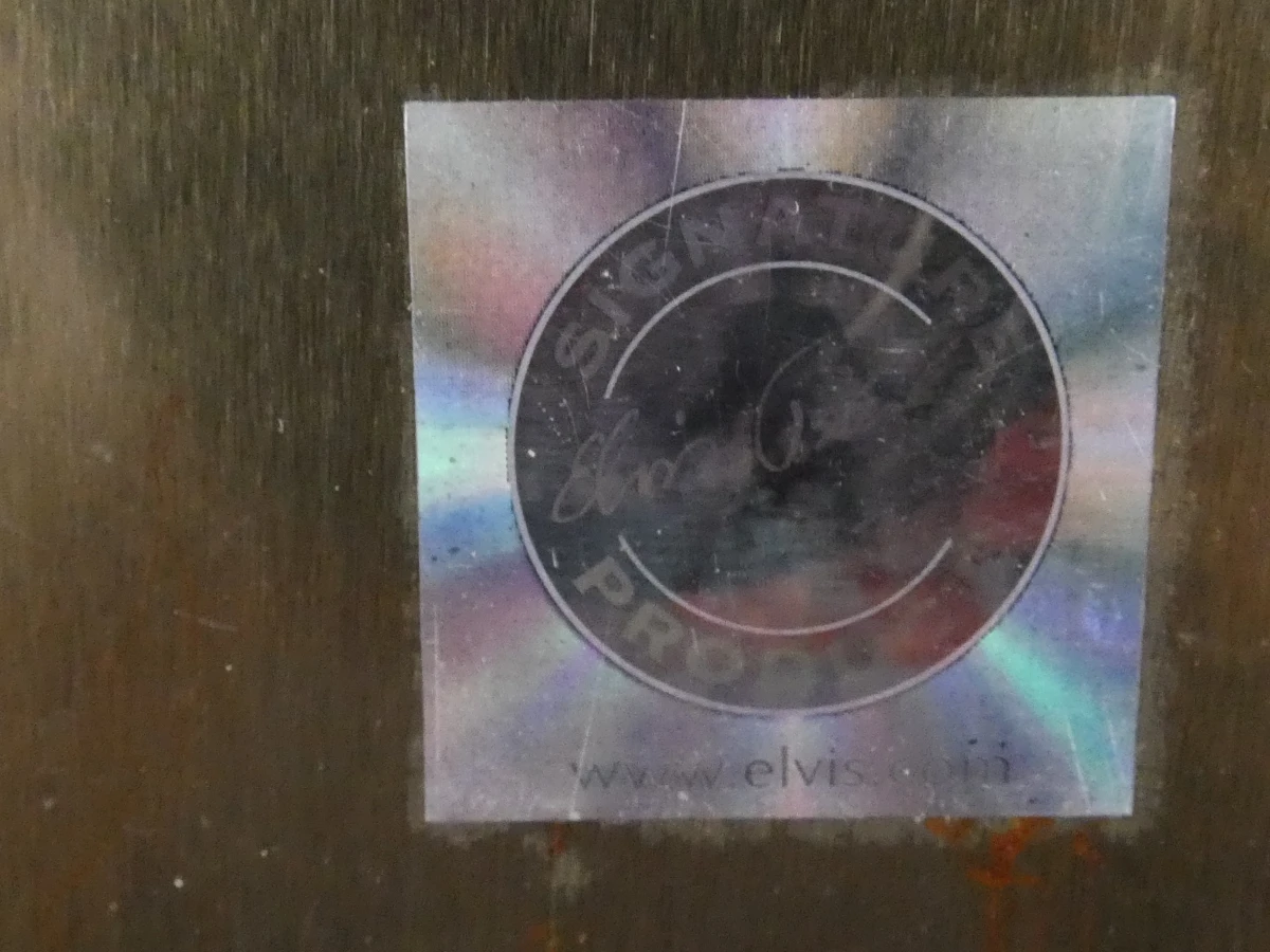 Elvis Presley verzamelset: platen, metalen borden en postzegel - foto 19