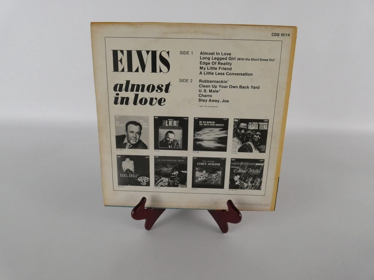 Elvis Presley verzamelset: platen, metalen borden en postzegel - foto 29