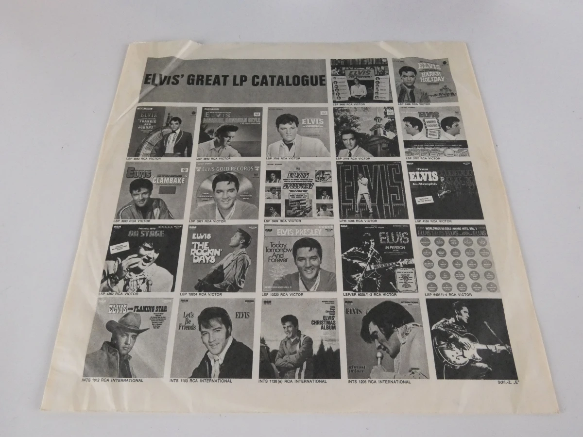 Elvis Presley verzamelset: platen, metalen borden en postzegel - foto 34