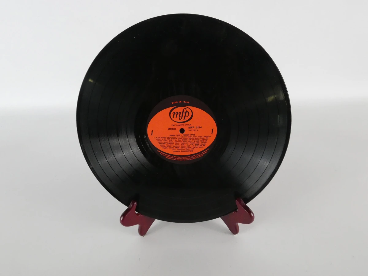 Elvis Presley verzamelset: platen, metalen borden en postzegel - foto 39