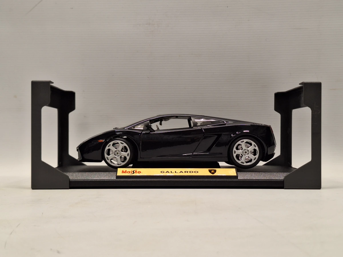 Verzameling van drie Maisto schaalmodellen 1:18 met Jaguar, Lamborghini en Mercedes - foto 11