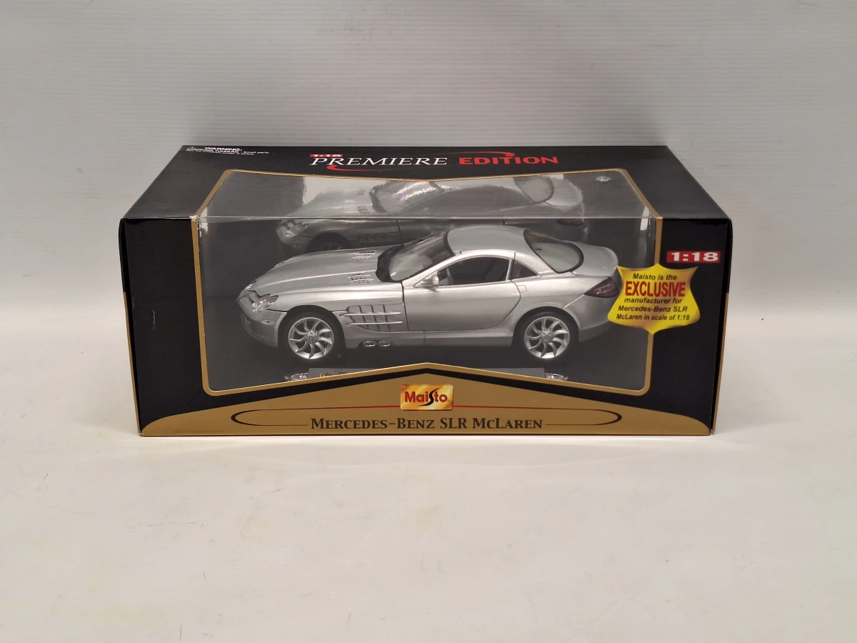Verzameling van drie Maisto schaalmodellen 1:18 met Jaguar, Lamborghini en Mercedes - foto 4
