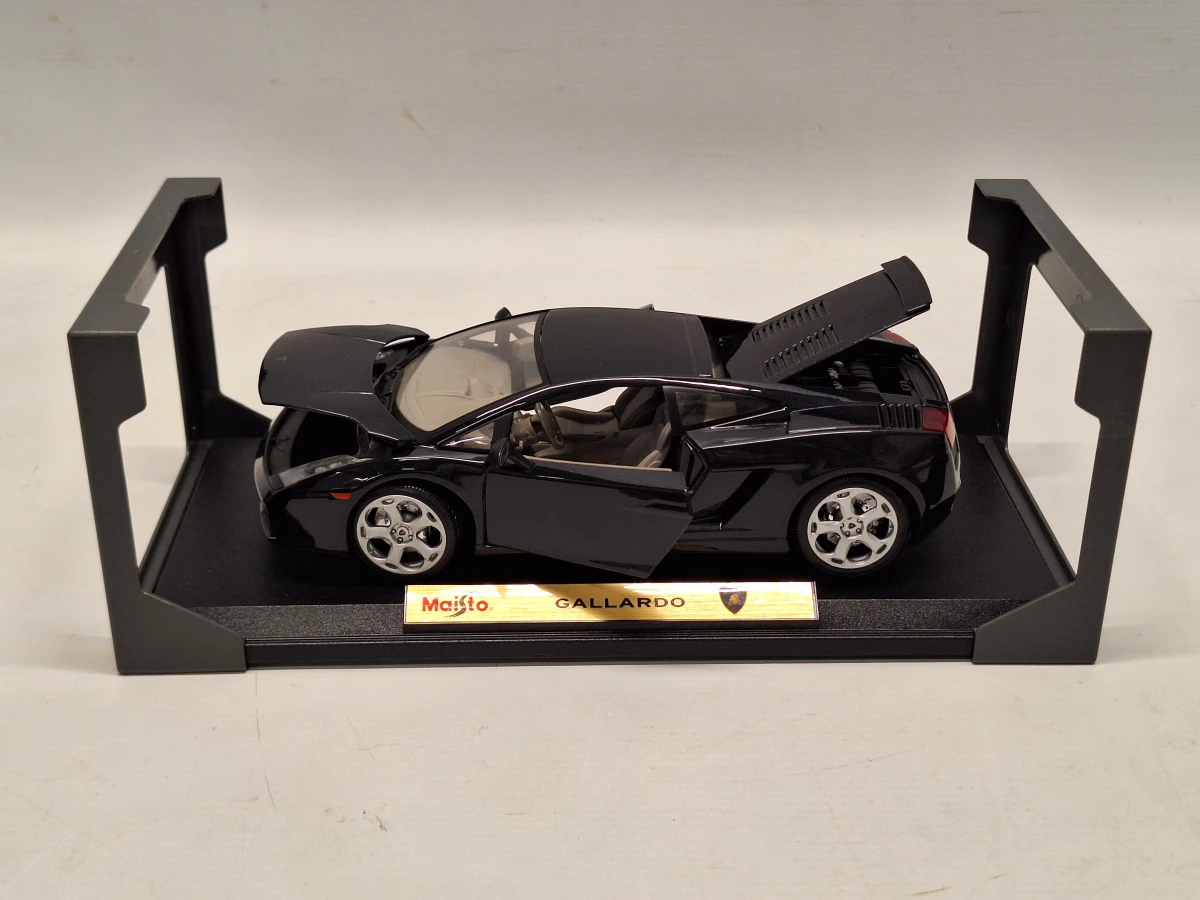 Verzameling van drie Maisto schaalmodellen 1:18 met Jaguar, Lamborghini en Mercedes - foto 13