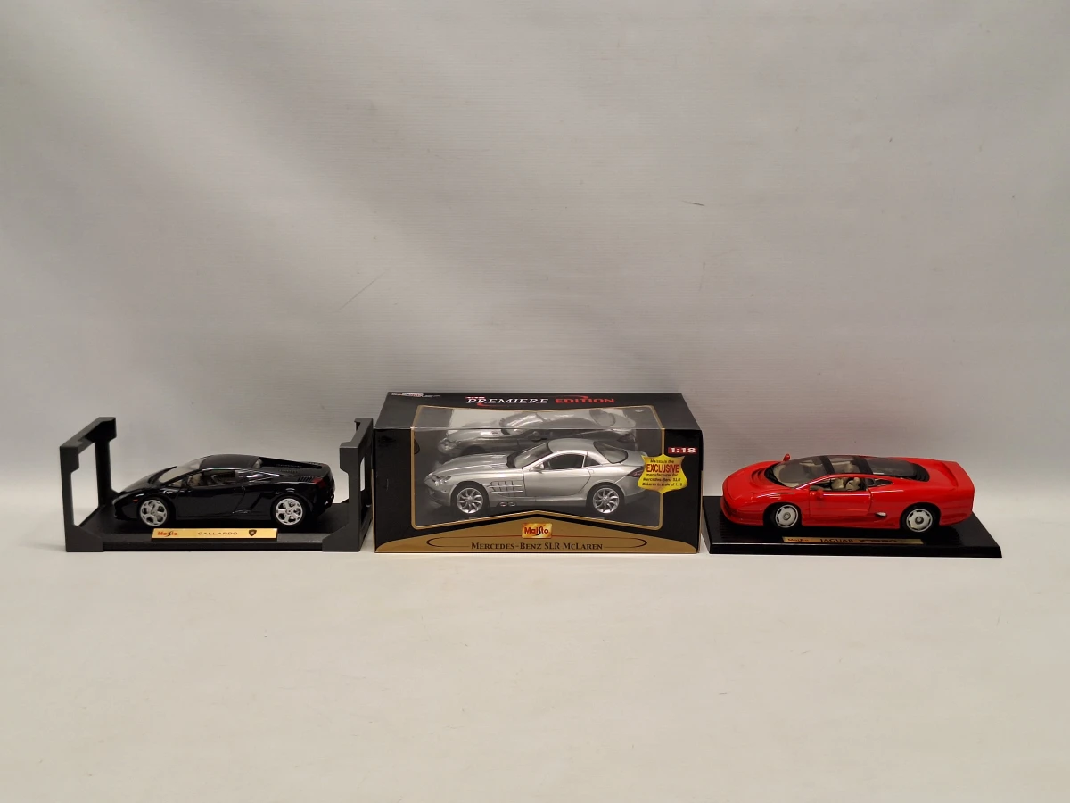 Verzameling van drie Maisto schaalmodellen 1:18 met Jaguar, Lamborghini en Mercedes - foto 3