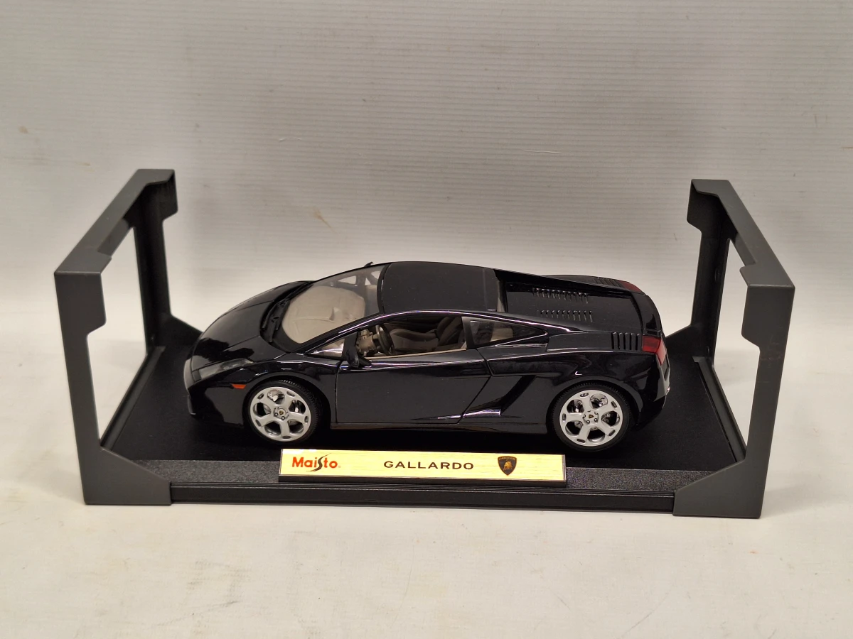 Verzameling van drie Maisto schaalmodellen 1:18 met Jaguar, Lamborghini en Mercedes - foto 10
