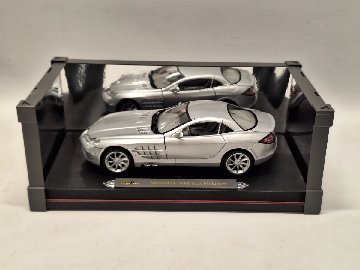 Verzameling van drie Maisto schaalmodellen 1:18 met Jaguar, Lamborghini en Mercedes - foto 6