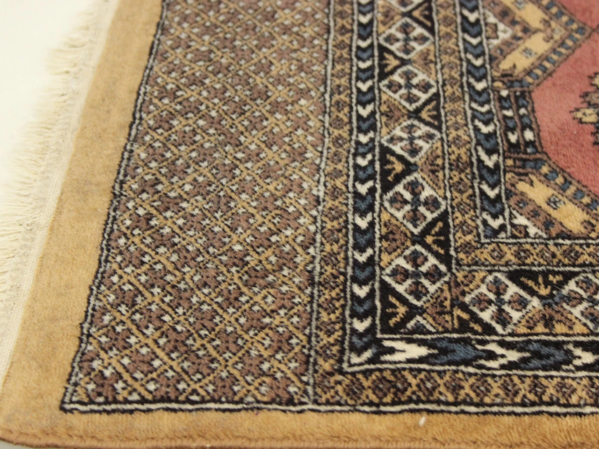 Traditioneel en sfeervol vloerkleed met geometrisch patroon - foto 4
