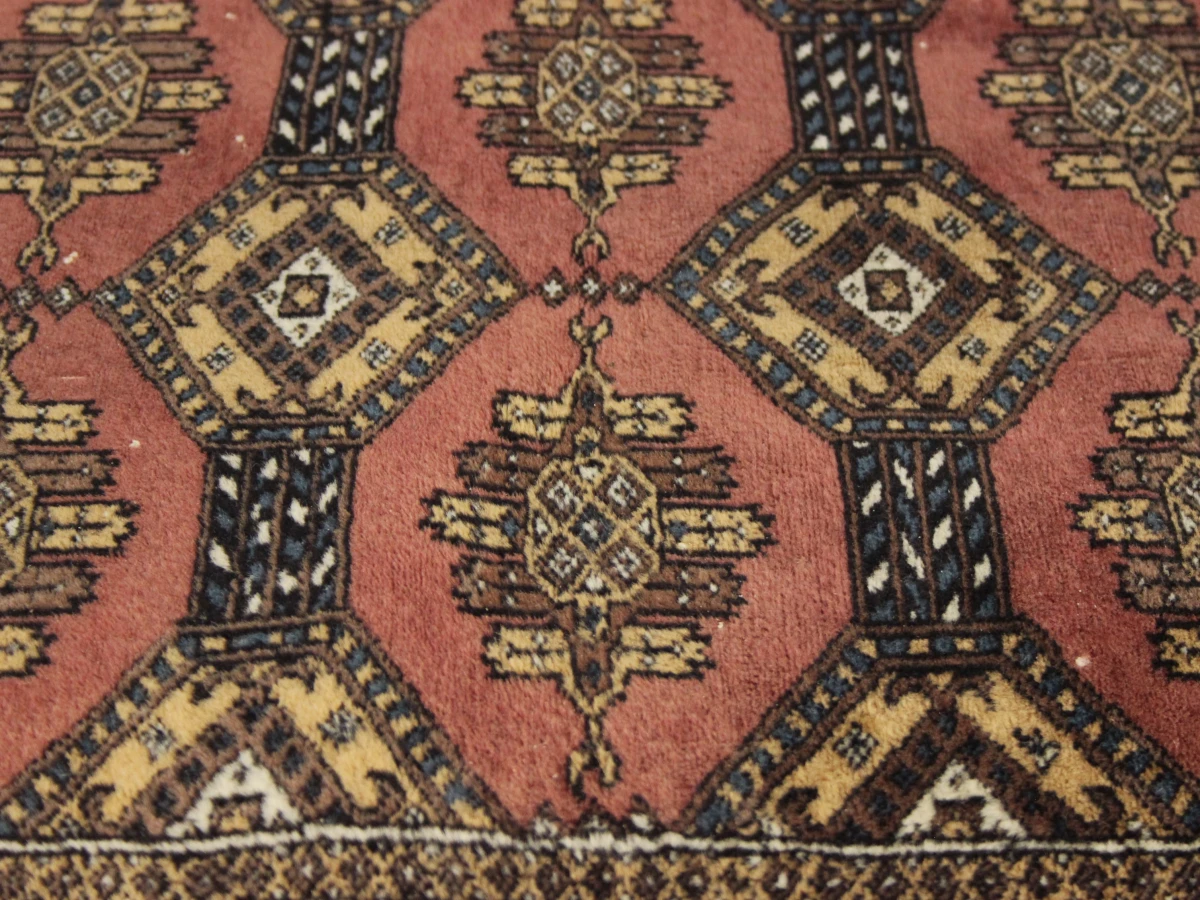 Traditioneel en sfeervol vloerkleed met geometrisch patroon - foto 5