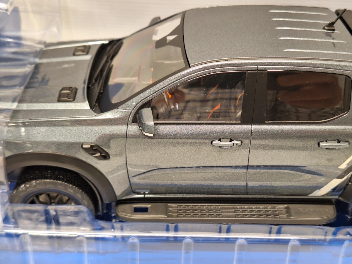 Ford Ranger Raptor 2022/2023 schaalmodel 1:18 Dark Grey Metallic van Modelcar Group - foto 5