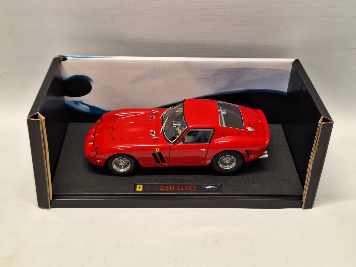Set van twee Ferrari GTO schaalmodellen 1:18 Hot Wheels Elite - foto 11