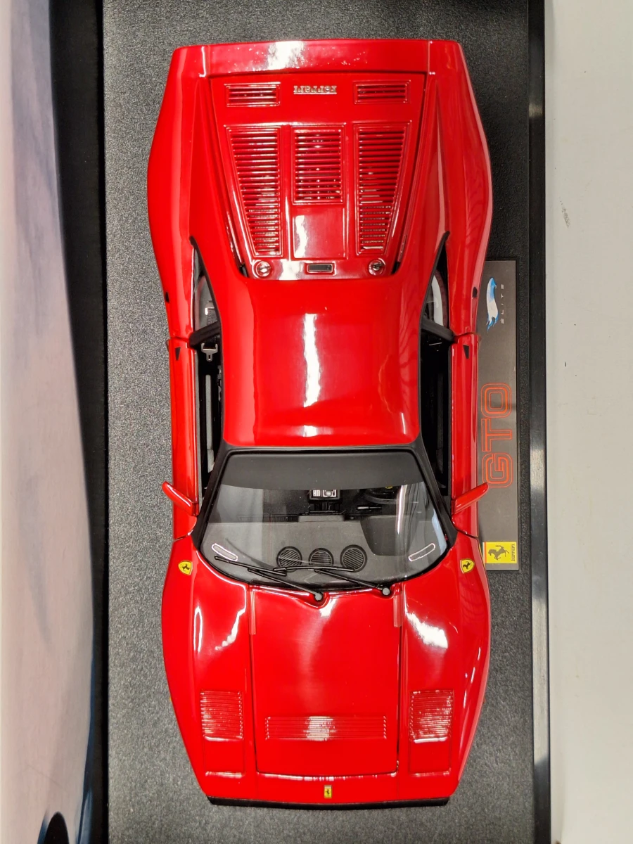 Set van twee Ferrari GTO schaalmodellen 1:18 Hot Wheels Elite - foto 9