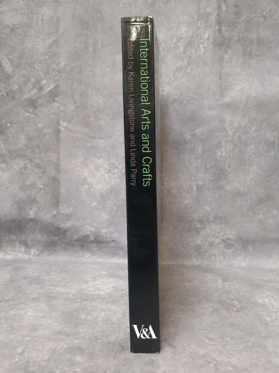 Boek: International Arts and Crafts - foto 2