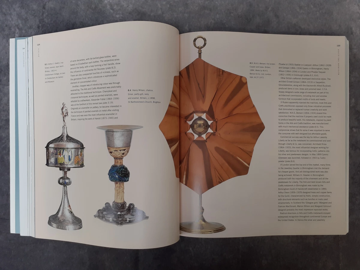 Boek: International Arts and Crafts - foto 3