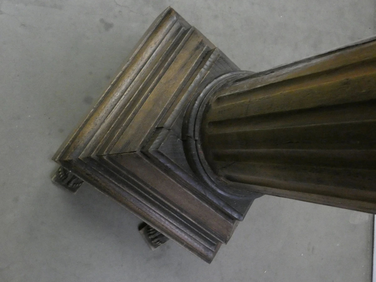 Houten zuil met ramshoofden - foto 7