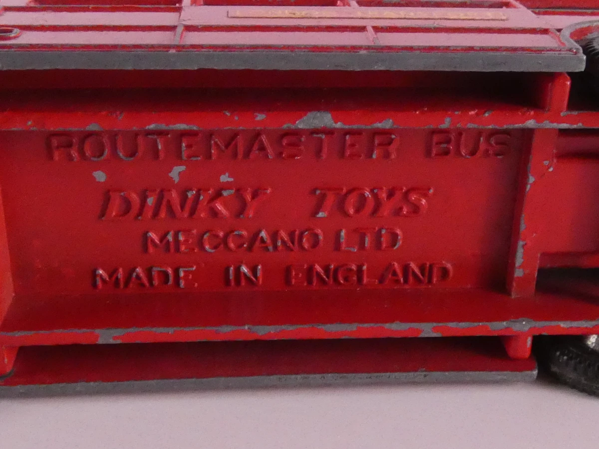 Set vintage Dinky Toys modelauto's en verkeersborden - foto 7