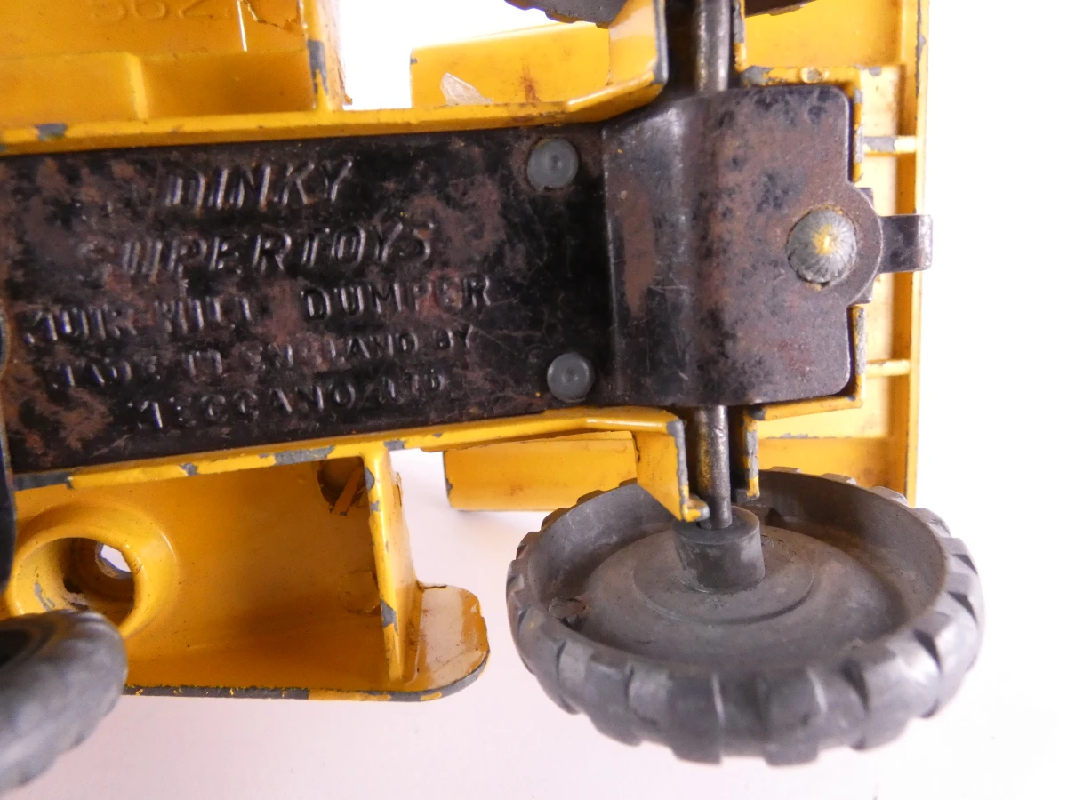 Set vintage Dinky Toys modelauto's en verkeersborden - foto 17