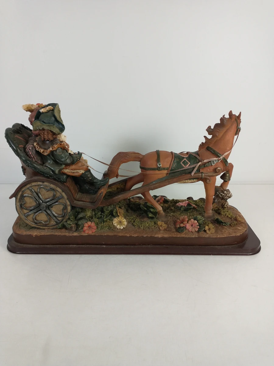 Decoratief beeldje met paard en koets met kinderen - foto 4