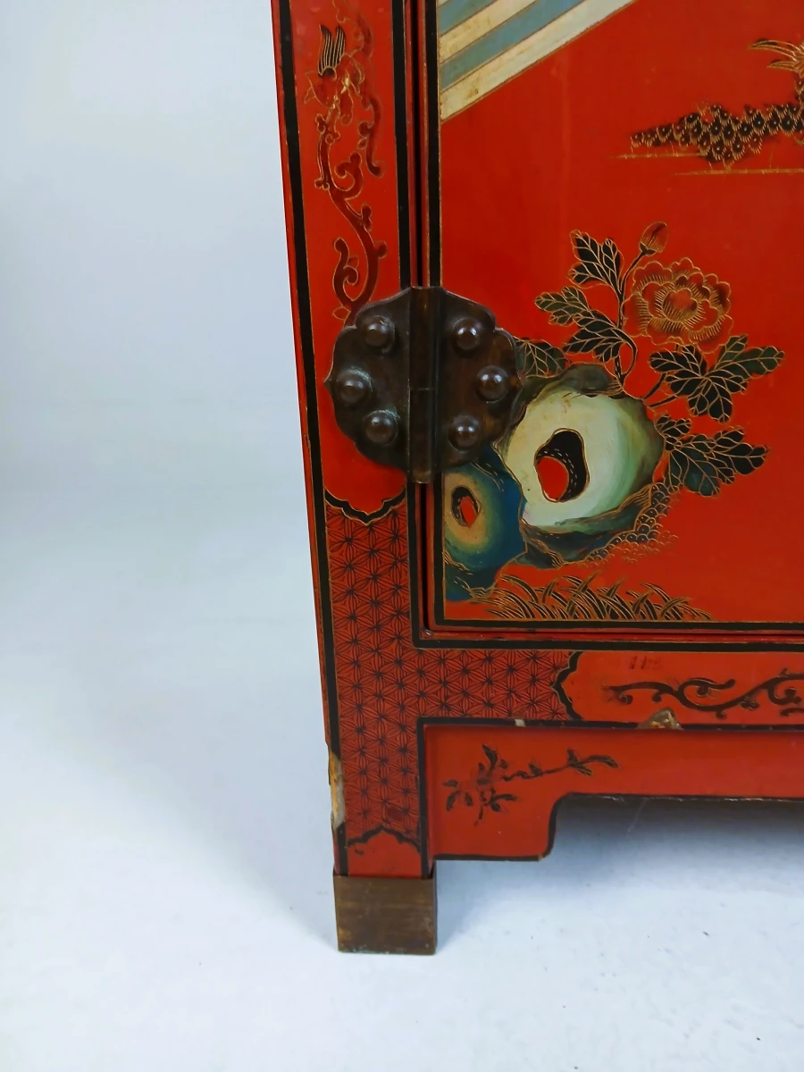 Chinees houten kastje met handgeschilderde decoratie - foto 5