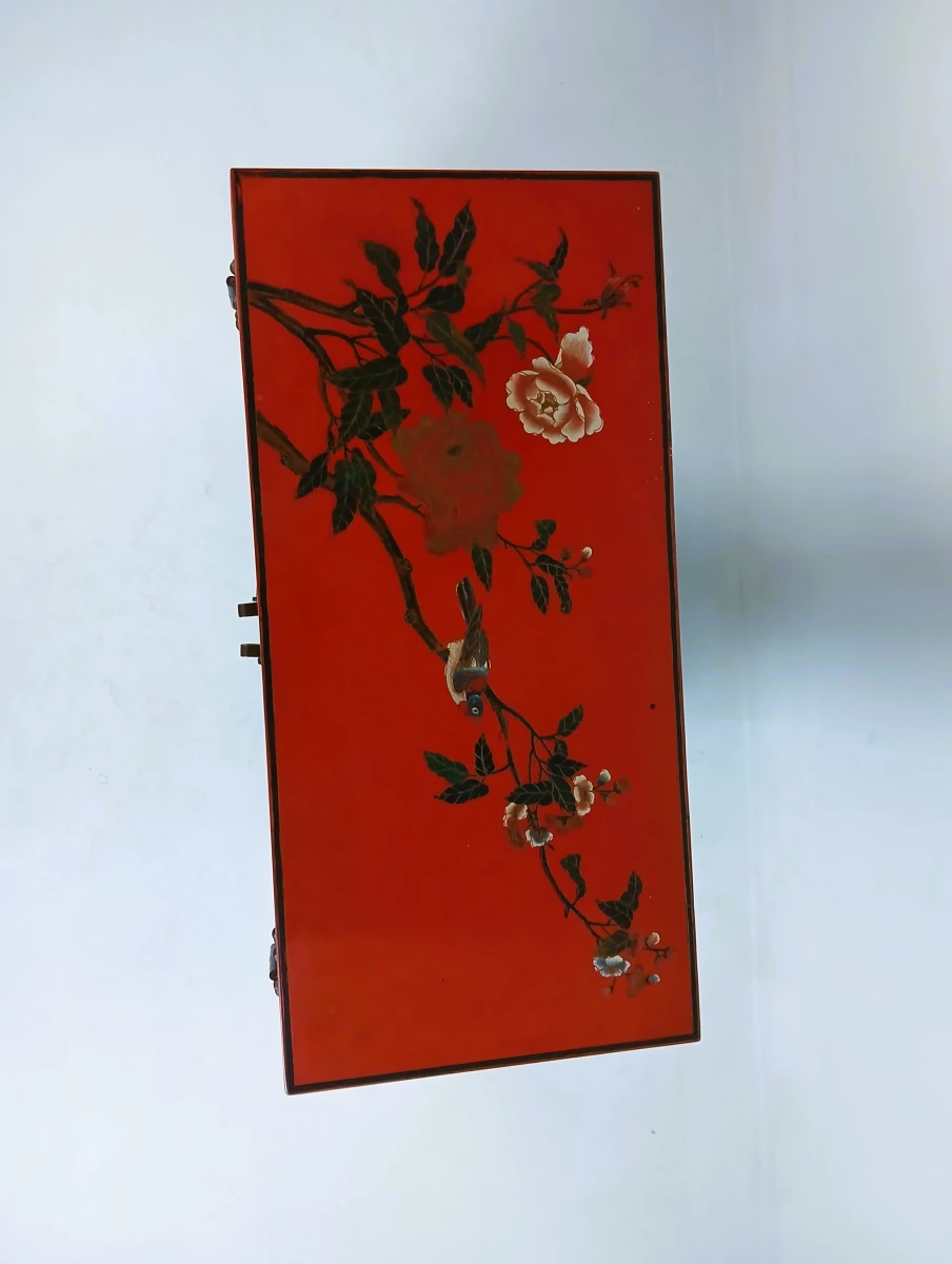 Chinees houten kastje met handgeschilderde decoratie - foto 6