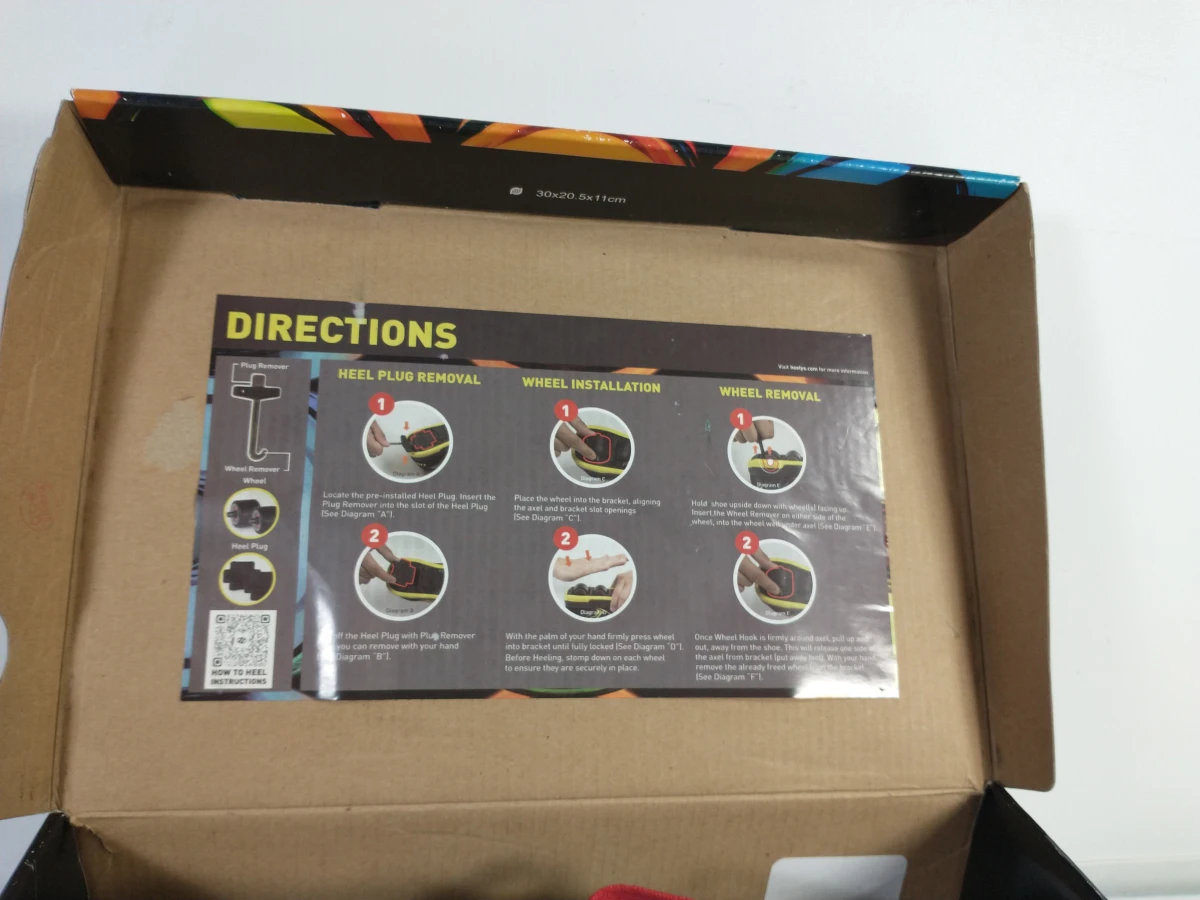 Zwarte sneakers Heelys met rode veters en wieltjes maat 36,5 - foto 3