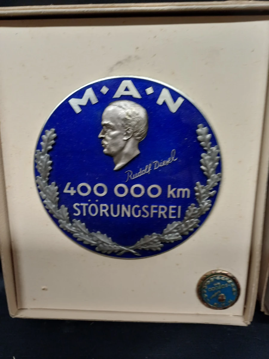 Lot van 16 vintage MAN “Störungsfrei” medailles/badges - foto 7