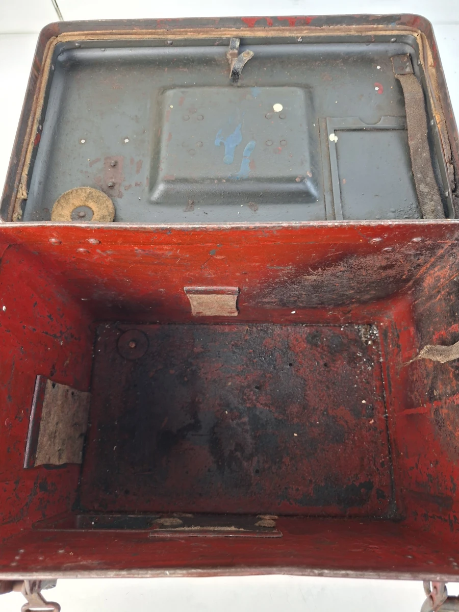 📦 Militaria: Antieke Duitse Visierkiste (Richtkijkkist) – Industrieel Verzamelobject 📦 - foto 3