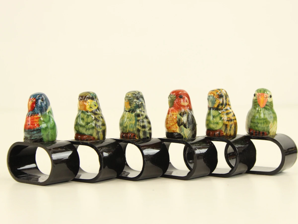 Set van 18 decoratieve servetringen in kunststof  met vogelmotief - foto 3