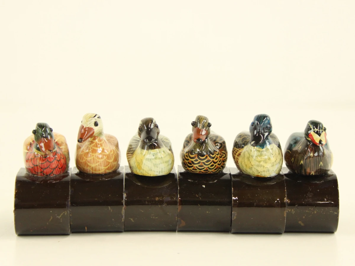 Set van 18 decoratieve servetringen in kunststof  met vogelmotief - foto 4