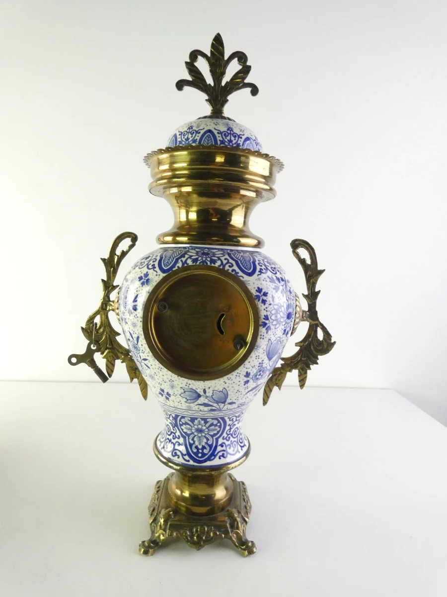 Vintage blauw-wit porseleinen klokstel met messing details - foto 6