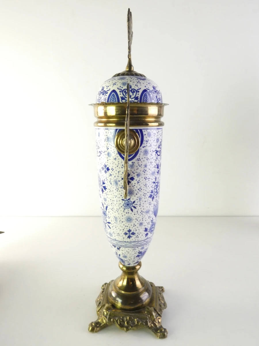 Vintage blauw-wit porseleinen klokstel met messing details - foto 9