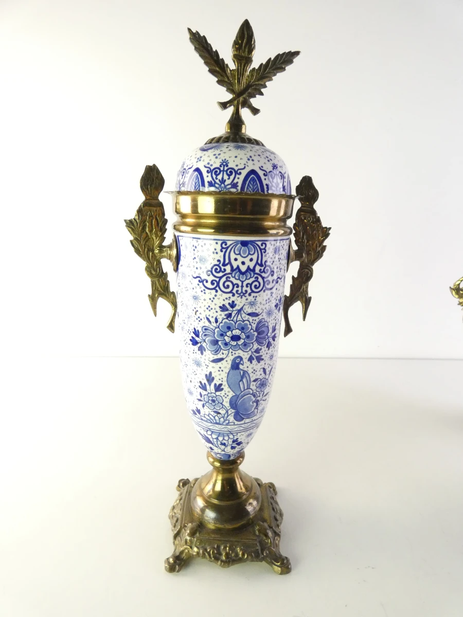 Vintage blauw-wit porseleinen klokstel met messing details - foto 2