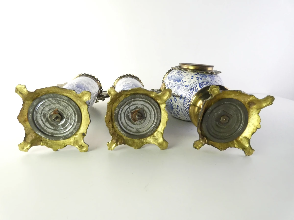 Vintage blauw-wit porseleinen klokstel met messing details - foto 8