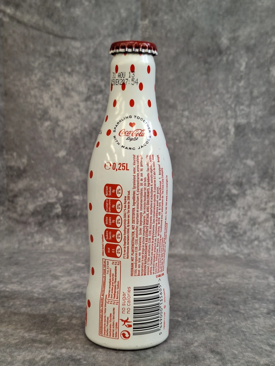 Set van 5 Coca-Cola Limited Fashion Edition Flessen & Blik - Marc Jacobs, Elvis Pompilio & Vintage Rose - foto 13