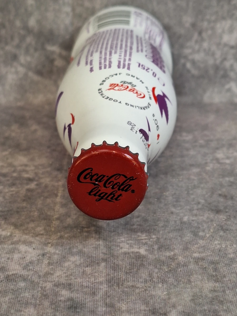 Set van 5 Coca-Cola Limited Fashion Edition Flessen & Blik - Marc Jacobs, Elvis Pompilio & Vintage Rose - foto 4