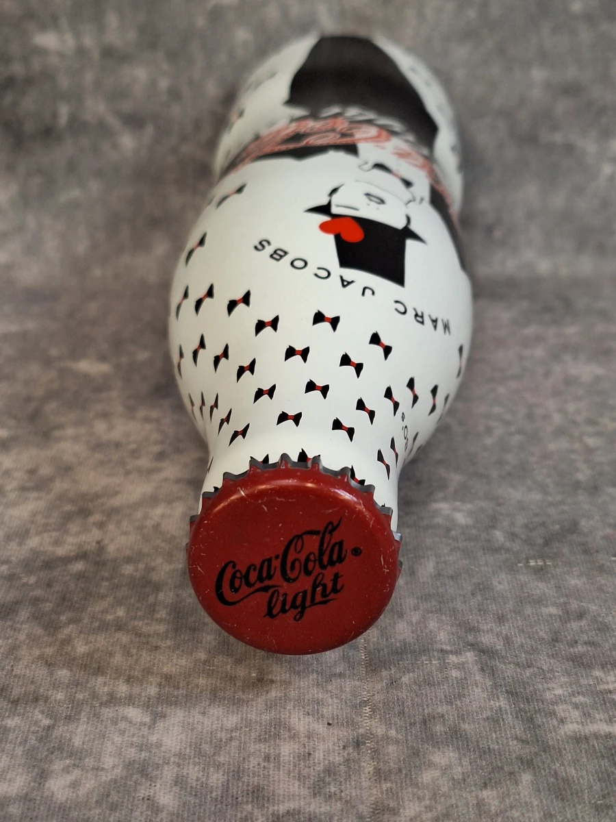 Set van 5 Coca-Cola Limited Fashion Edition Flessen & Blik - Marc Jacobs, Elvis Pompilio & Vintage Rose - foto 9