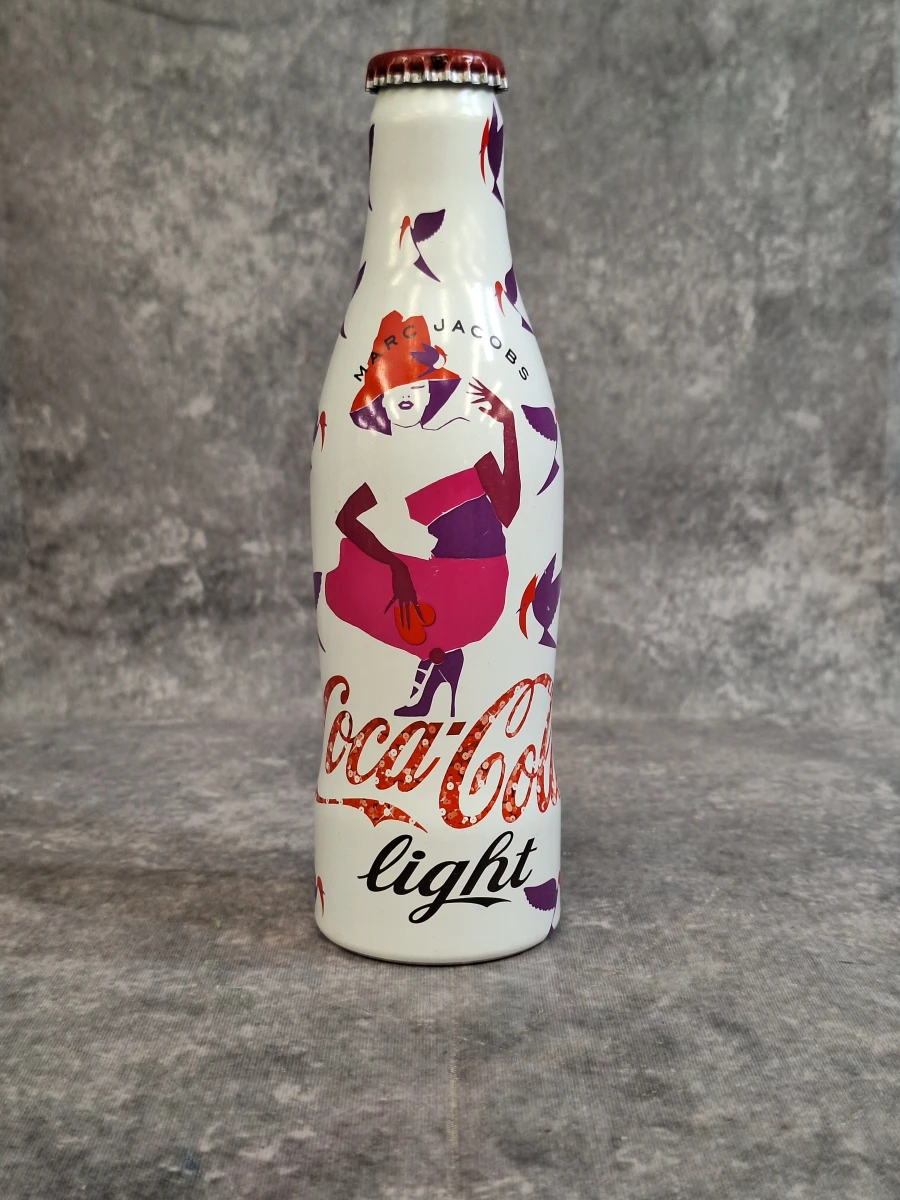 Set van 5 Coca-Cola Limited Fashion Edition Flessen & Blik - Marc Jacobs, Elvis Pompilio & Vintage Rose - foto 2