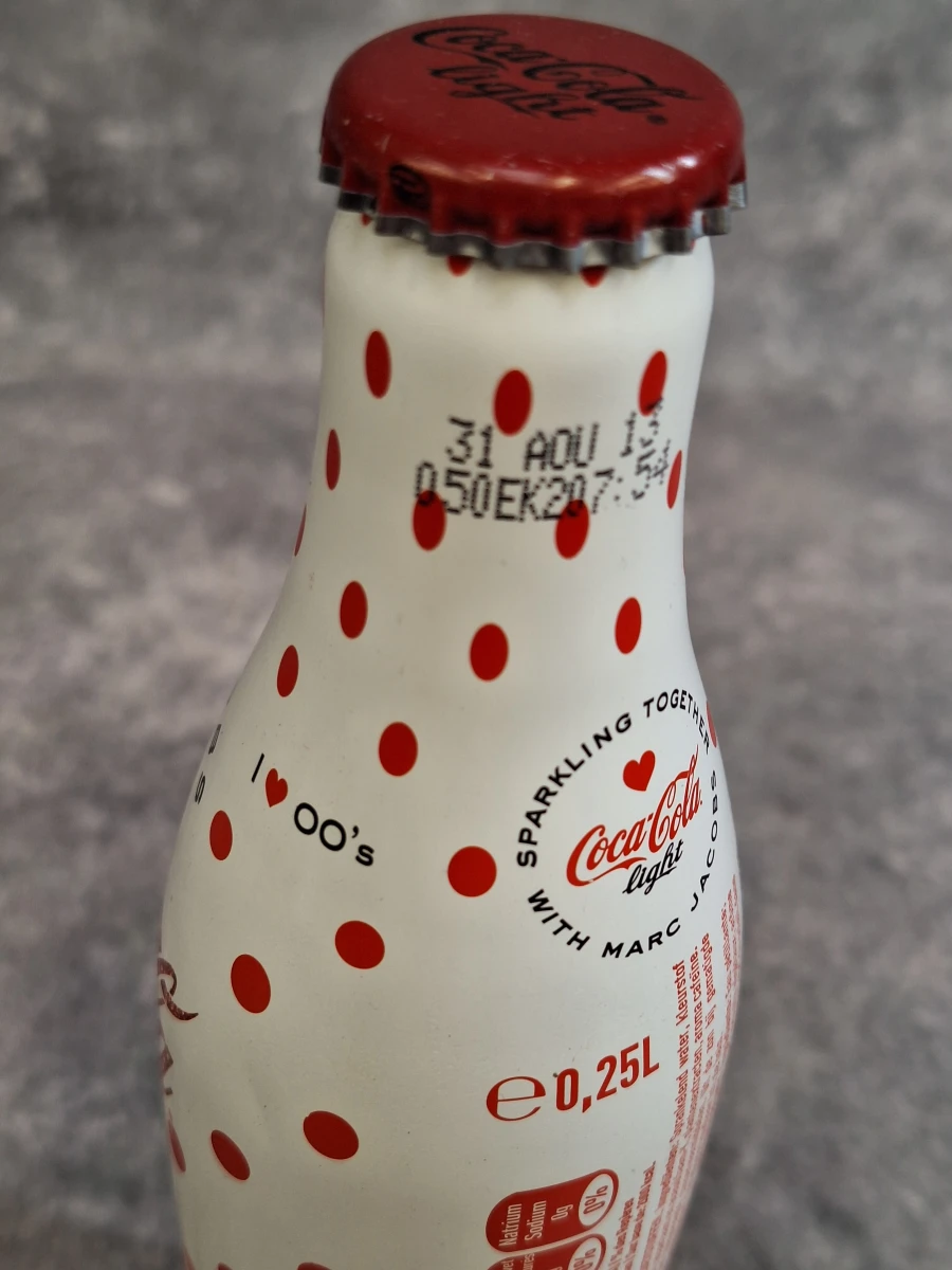 Set van 5 Coca-Cola Limited Fashion Edition Flessen & Blik - Marc Jacobs, Elvis Pompilio & Vintage Rose - foto 19
